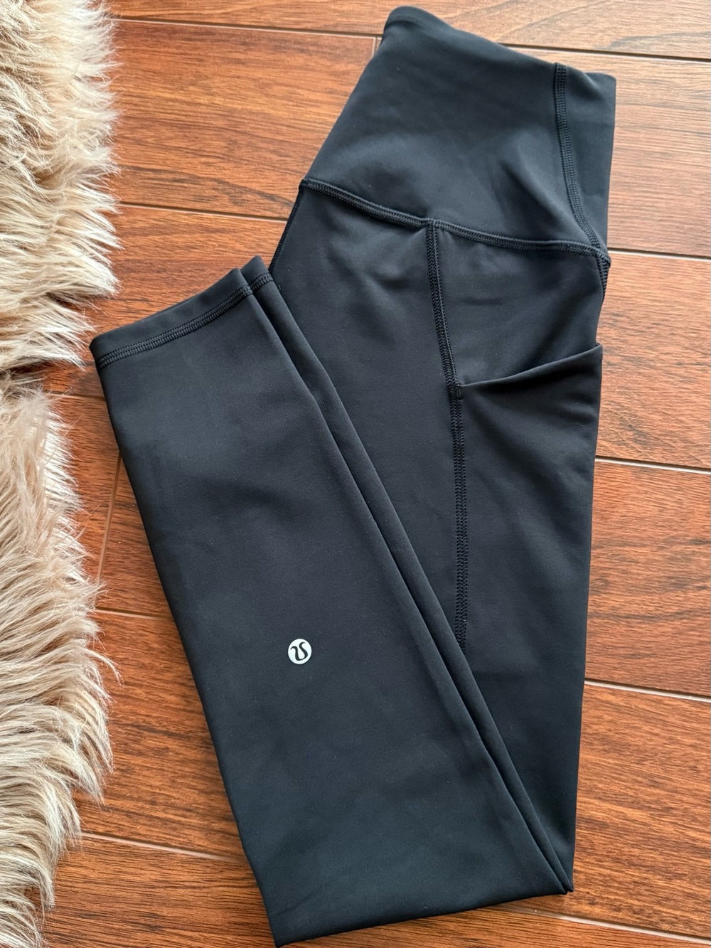 Black size 5 Wunder train HR 25” with pockets, brand new without tag Lululemon
